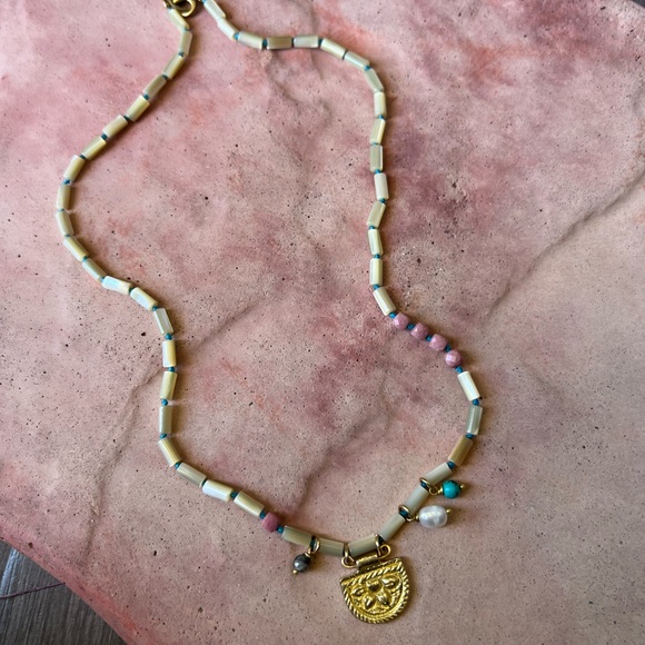 Handmade hand knotted mother of pearl asymmetrical necklace. - Picture 8 of 9